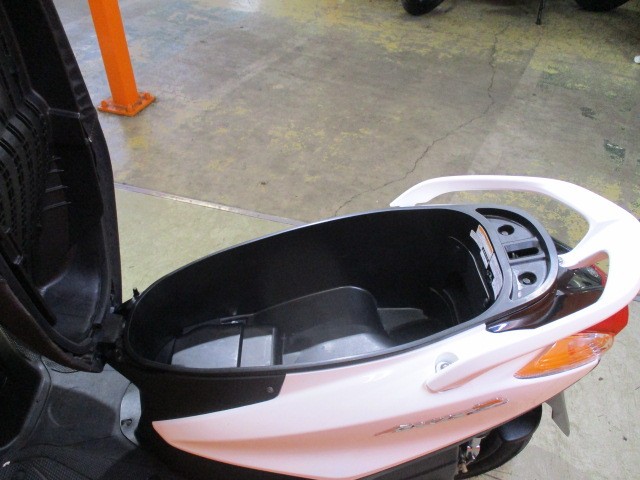 メットインもやばいくらい広いのがアクシスＺ！通勤にこの広さは本当に便利！！早い者勝ちの一台！！